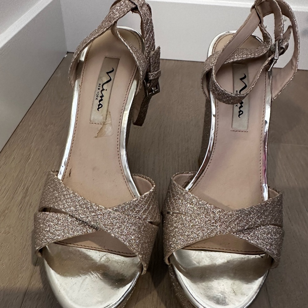 Nina New York women golden color wedge sandals